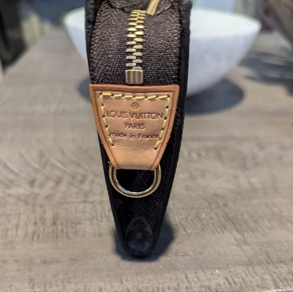 Authentic Louis Vuitton Accessories Pouch - Picture 4 of 12